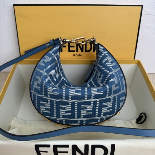 フェンディ ハンドバッグ