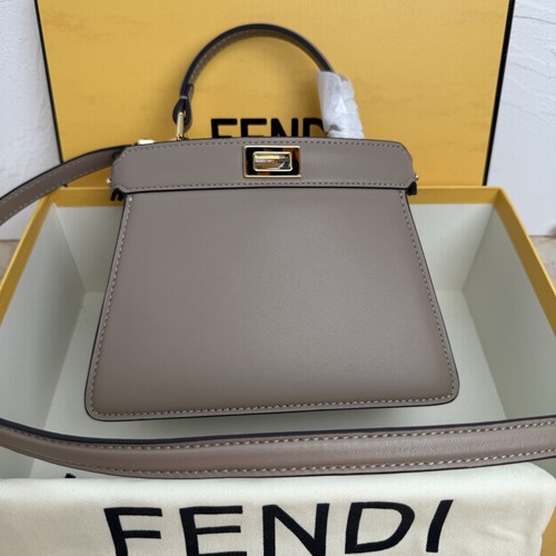 フェンディ ハンドバッグ