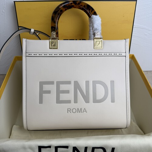 フェンディ ハンドバッグ