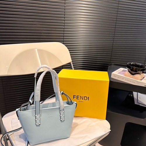 フェンディ ハンドバッグ
