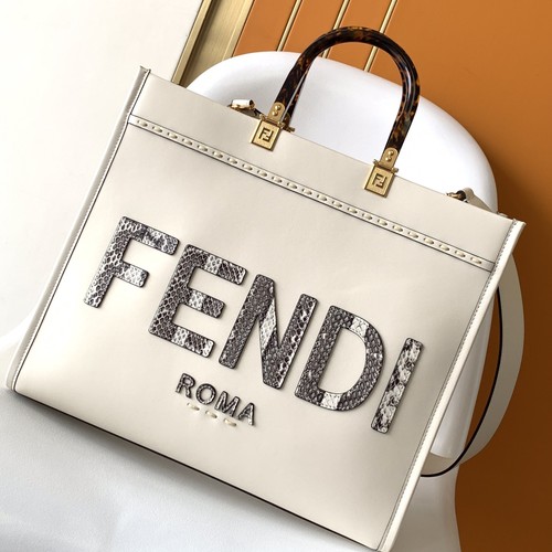 フェンディ ハンドバッグ