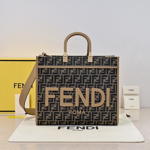 フェンディ ハンドバッグ