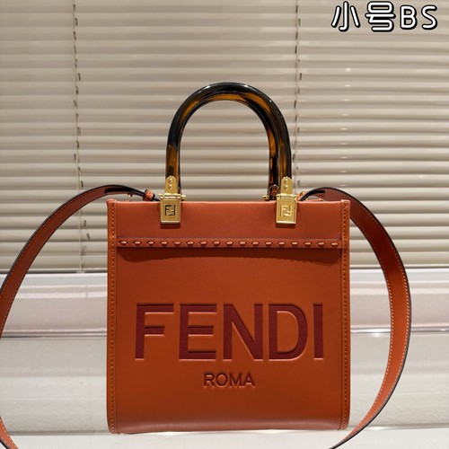 フェンディ ハンドバッグ