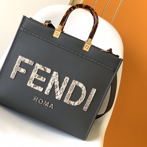 フェンディ ハンドバッグ