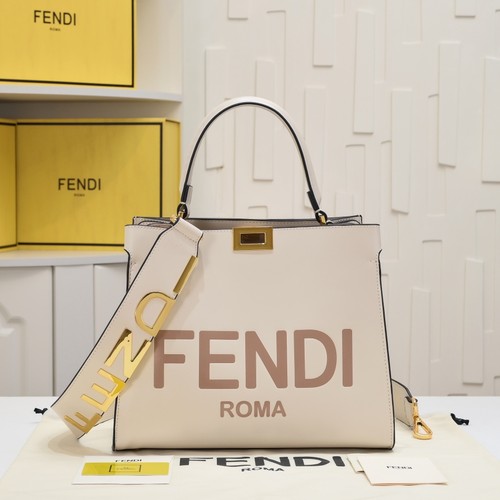 フェンディ ハンドバッグ