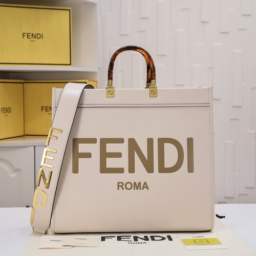 フェンディ ハンドバッグ