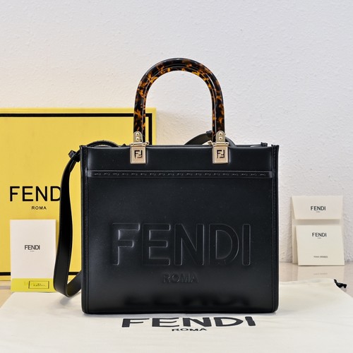 フェンディ ハンドバッグ