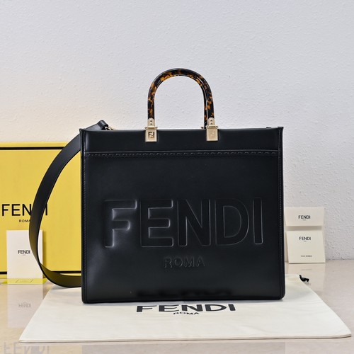フェンディ ハンドバッグ