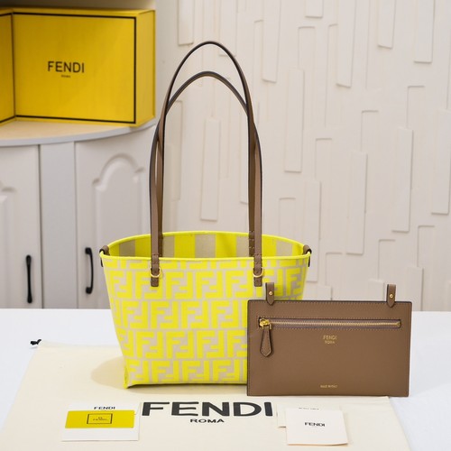 フェンディ ハンドバッグ
