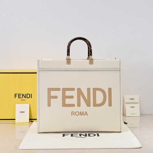 フェンディ ハンドバッグ