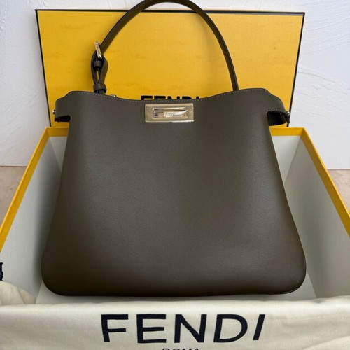 フェンディ ハンドバッグ