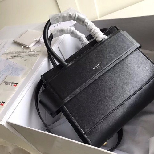 ジバンシィ ハンドバッグ