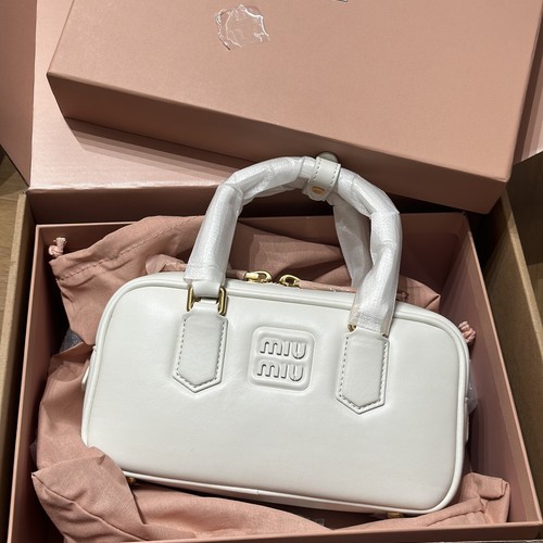 グッチ ハンドバッグ