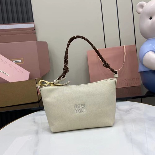 ミュウミュウ バッグ