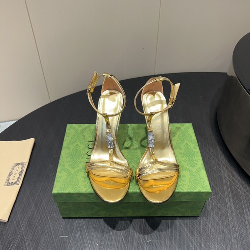 グッチ サンダル