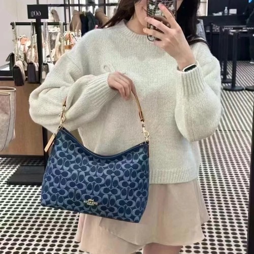コーチ ショルダーバッグ