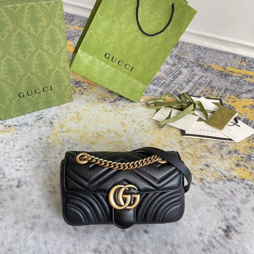 グッチ ショルダーバッグ