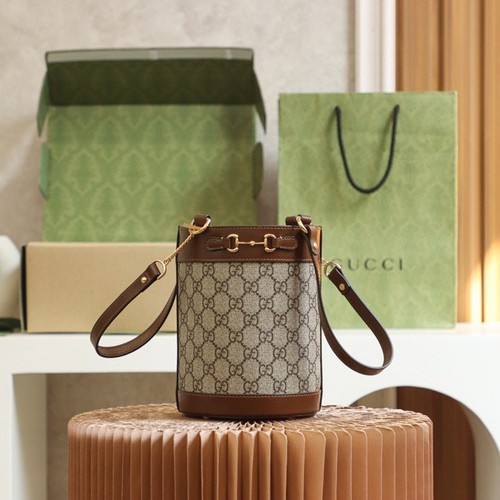 グッチ ショルダーバッグ